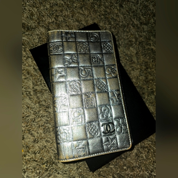 Chanel Chocolate Bar Silver Metallic & Black Long Wallet (EUC)(10557039) - Picture 2 of 12